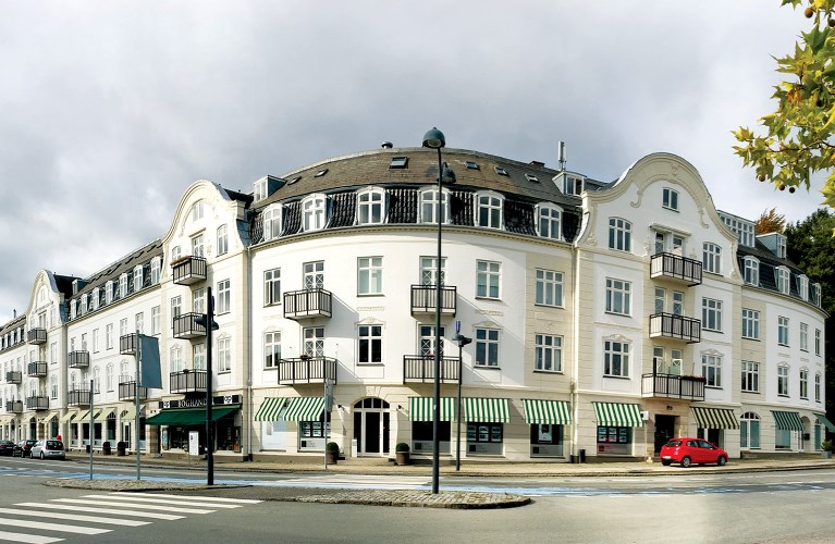 Facade- og boligrenovering i Klampenborg